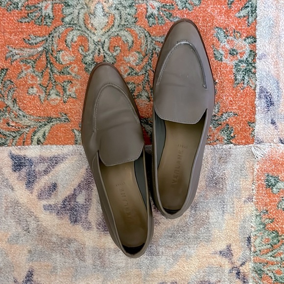 VGUC Everlane Modern Loafers in Khaki, size 10.5 - Picture 2 of 6